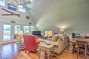 Lake Martin Cabin w/ Luxury Dock & Kayaks!