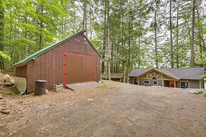Lakefront Hartford Cabin w/ Canoe & Boat Ramp