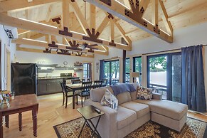 Lakefront Hartford Cabin w/ Canoe & Boat Ramp