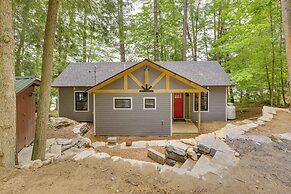Lakefront Hartford Cabin w/ Canoe & Boat Ramp
