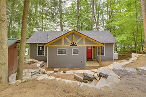 Lakefront Hartford Cabin w/ Canoe & Boat Ramp