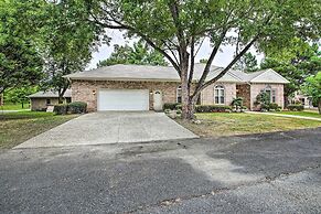 2-tier Deck & Boat Parking: Lake Hamilton Home