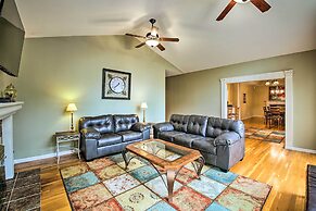 2-tier Deck & Boat Parking: Lake Hamilton Home