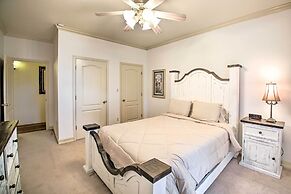 2-tier Deck & Boat Parking: Lake Hamilton Home