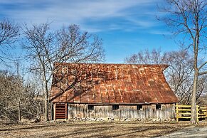 Lawrence Area Vacation Rental 15 Mi to Topeka!