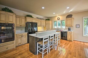 Dock & Kayaks: Lakefront Hot Springs Home