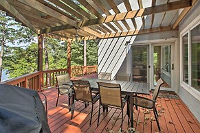 Dock & Kayaks: Lakefront Hot Springs Home