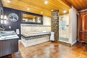 Large Family Home w/ Patios, Gas Grill + Fire Pit!