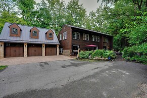 Large Family Home w/ Patios, Gas Grill + Fire Pit!