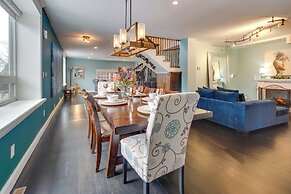 Large Family Home w/ Patios, Gas Grill + Fire Pit!