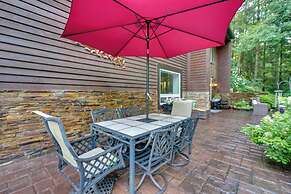 Large Family Home w/ Patios, Gas Grill + Fire Pit!