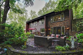 Large Family Home w/ Patios, Gas Grill + Fire Pit!