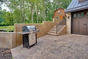Large Family Home w/ Patios, Gas Grill + Fire Pit!