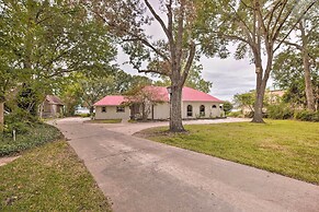 Modern Lake Conroe House w/ Lakefront Park & Deck!