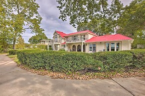 Modern Lake Conroe House w/ Lakefront Park & Deck!