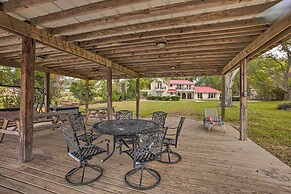 Modern Lake Conroe House w/ Lakefront Park & Deck!
