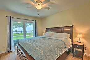 Modern Lake Conroe House w/ Lakefront Park & Deck!