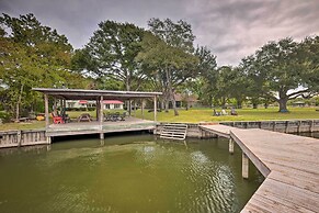 Modern Lake Conroe House w/ Lakefront Park & Deck!