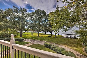 Modern Lake Conroe House w/ Lakefront Park & Deck!