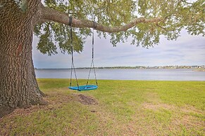 Modern Lake Conroe House w/ Lakefront Park & Deck!