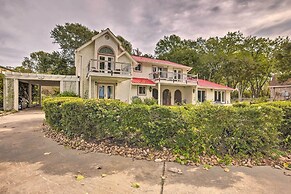 Modern Lake Conroe House w/ Lakefront Park & Deck!