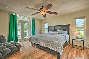 Modern Lake Conroe House w/ Lakefront Park & Deck!