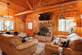 Cozy Cabin w/ Deck, 3 Mi to Big Trees State Park!