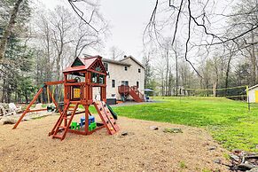 Near Tobyhanna State Park: Home w/ Hot Tub!