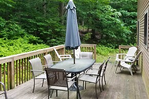 Pocono Mountain Home w/ 3 Community Lakes!