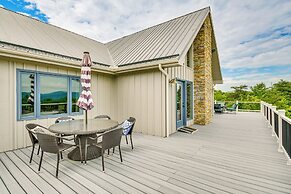 Nebo Home w/ Hot Tub: Wheelchair Accessible