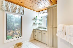 Nebo Home w/ Hot Tub: Wheelchair Accessible