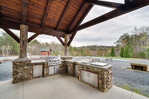 Nebo Home w/ Hot Tub: Wheelchair Accessible