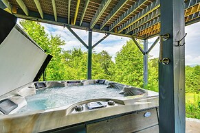 Nebo Home w/ Hot Tub: Wheelchair Accessible