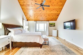 Nebo Home w/ Hot Tub: Wheelchair Accessible