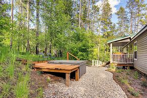 Rustic Escape w/ Deck, Hot Tub & Mountain Views