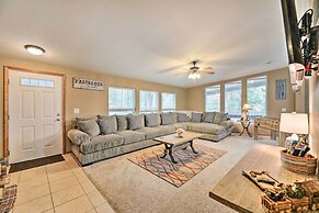 Rustic Escape w/ Deck, Hot Tub & Mountain Views