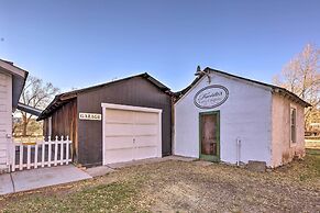 Peaceful Luna Farmhouse With Wraparound Porch!