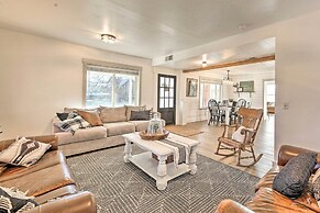 Peaceful Luna Farmhouse With Wraparound Porch!