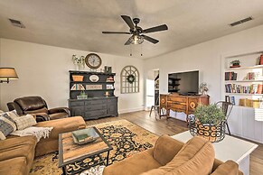Peaceful Luna Farmhouse With Wraparound Porch!