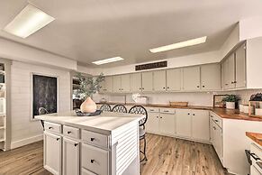 Peaceful Luna Farmhouse With Wraparound Porch!