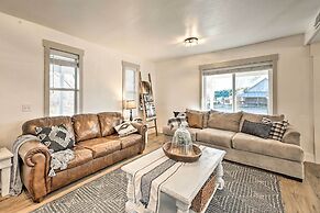 Peaceful Luna Farmhouse With Wraparound Porch!