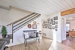 Peaceful Luna Farmhouse With Wraparound Porch!