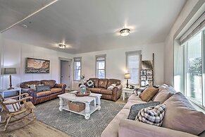 Peaceful Luna Farmhouse With Wraparound Porch!