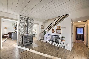 Peaceful Luna Farmhouse With Wraparound Porch!