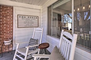 Peaceful Luna Farmhouse With Wraparound Porch!