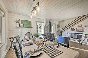 Peaceful Luna Farmhouse With Wraparound Porch!