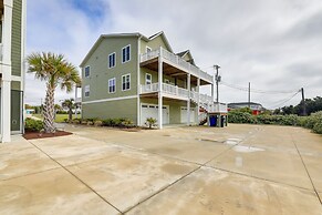 Emerald Isle Getaway w/ Decks & Beach Views!
