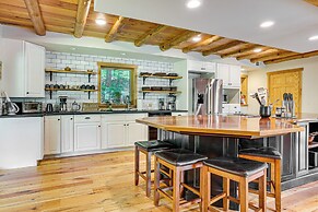 Secluded Cabin w/ Boats < 6 Mi to Jenny Jump!