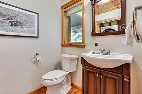 Secluded Cabin w/ Boats < 6 Mi to Jenny Jump!