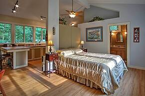 Harbert Cottage w/ Fire Pit: Half Mile to Beach!